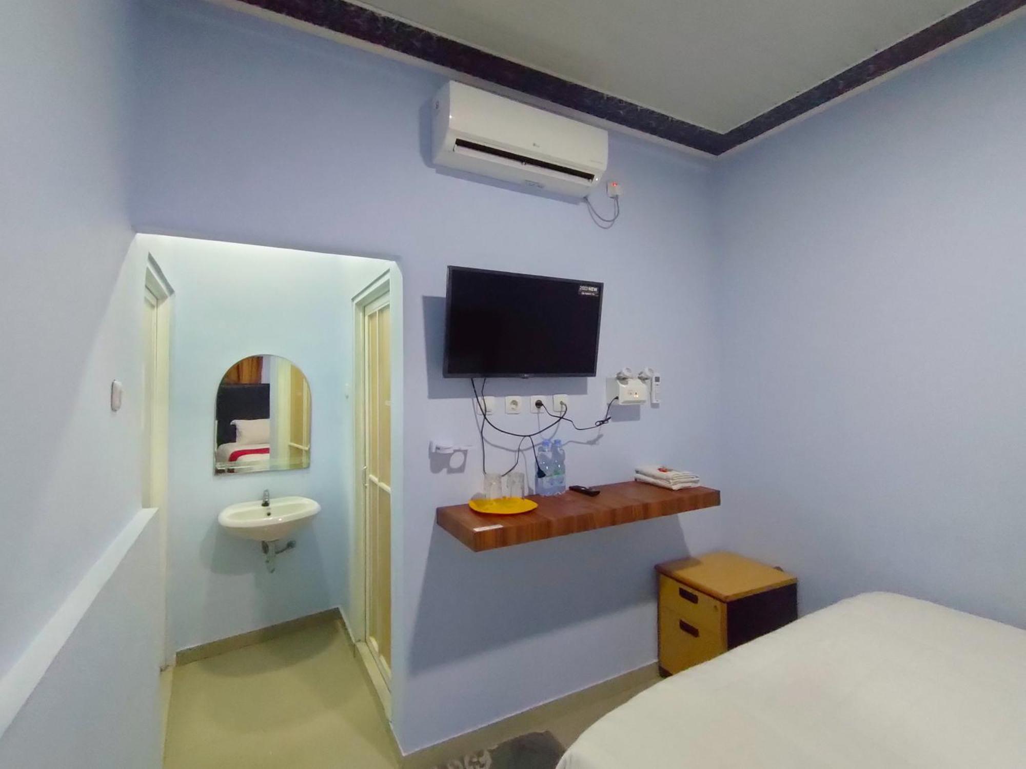 Hotel Reddoorz Syariah Near Stasiun Wates Wates  Exterior foto