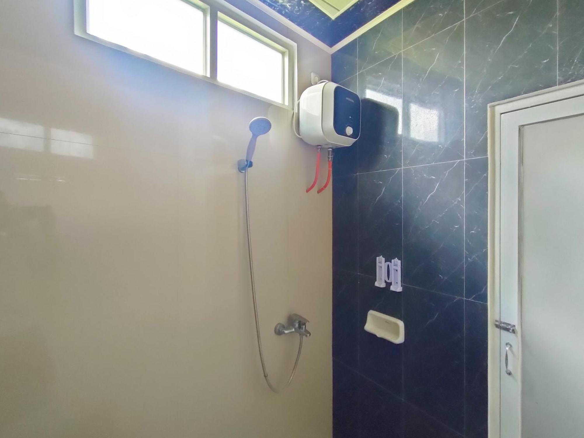 Hotel Reddoorz Syariah Near Stasiun Wates Wates  Exterior foto